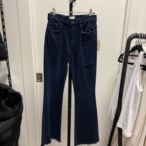 MOTHER The Weekender Fray Chip On My Shoulder 25 Dark Indigo Flare Jeans